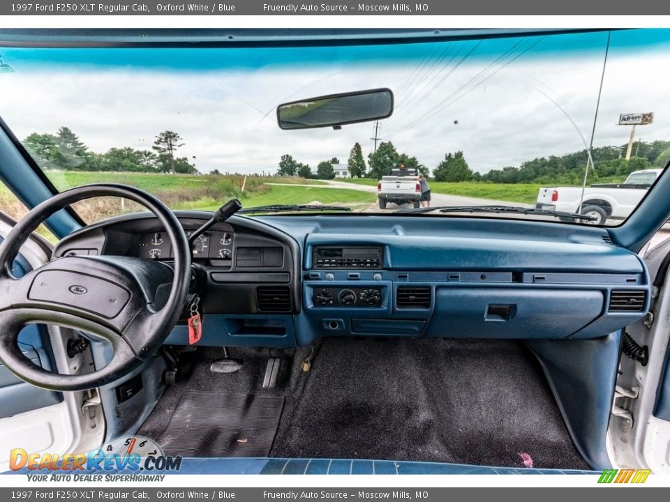 Dashboard of 1997 Ford F250 XLT Regular Cab Photo #30