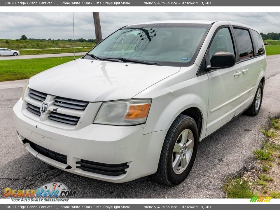 Front 3/4 View of 2009 Dodge Grand Caravan SE Photo #8