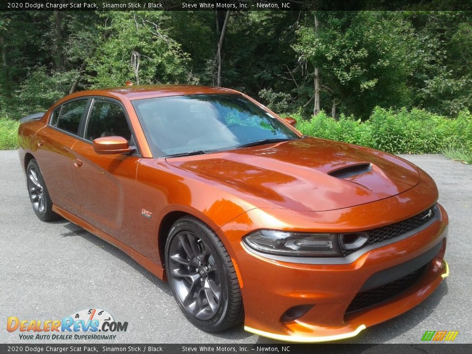 Front 3/4 View of 2020 Dodge Charger Scat Pack Photo #4