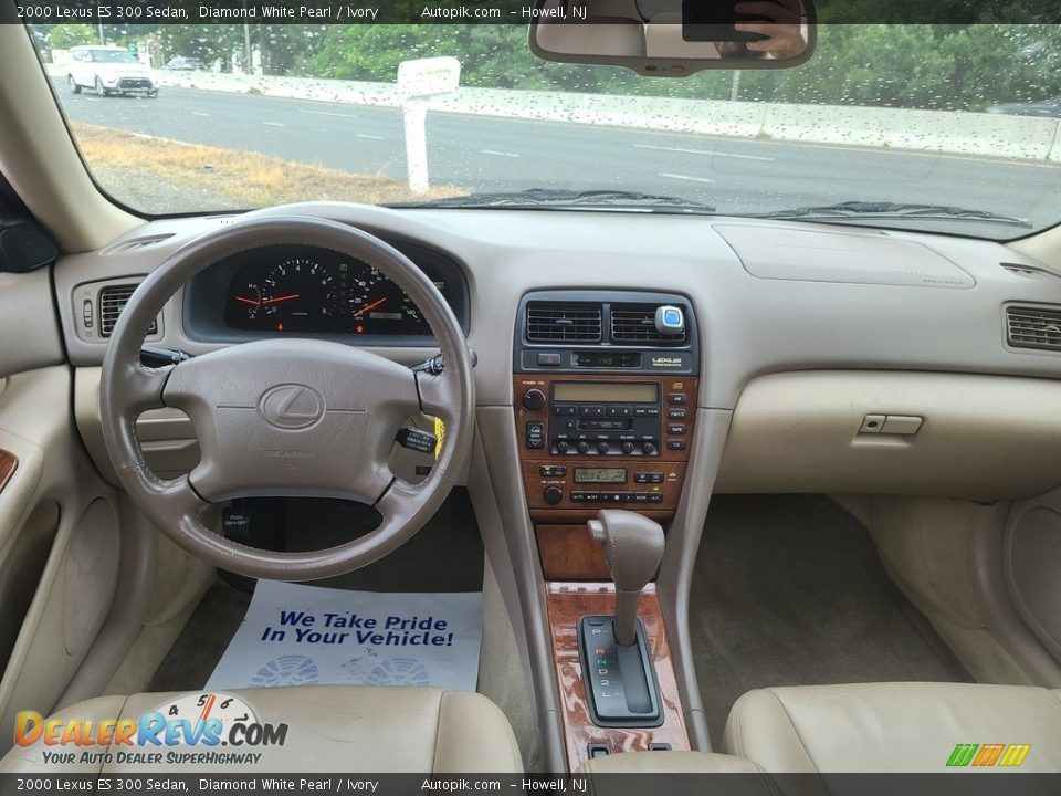 2000 Lexus ES 300 Sedan Diamond White Pearl / Ivory Photo #10