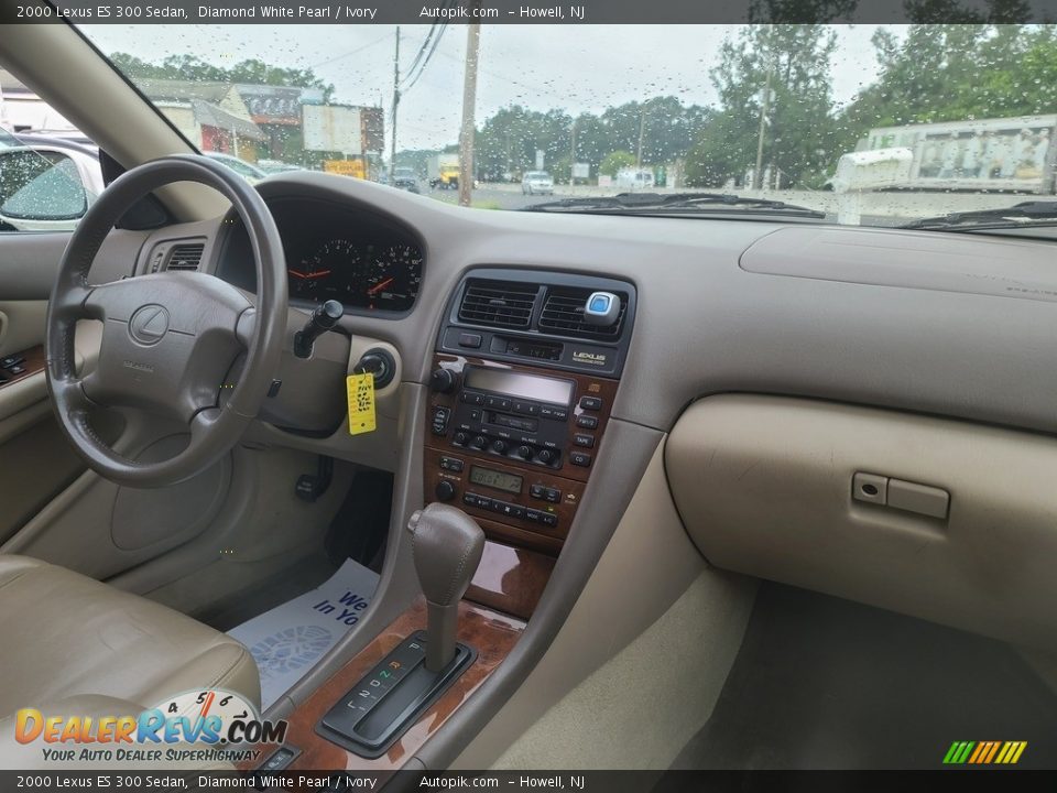 2000 Lexus ES 300 Sedan Diamond White Pearl / Ivory Photo #12