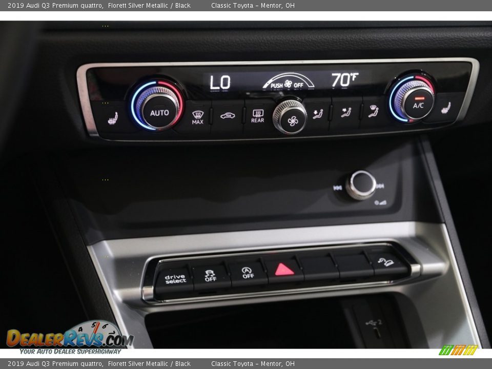 Controls of 2019 Audi Q3 Premium quattro Photo #22