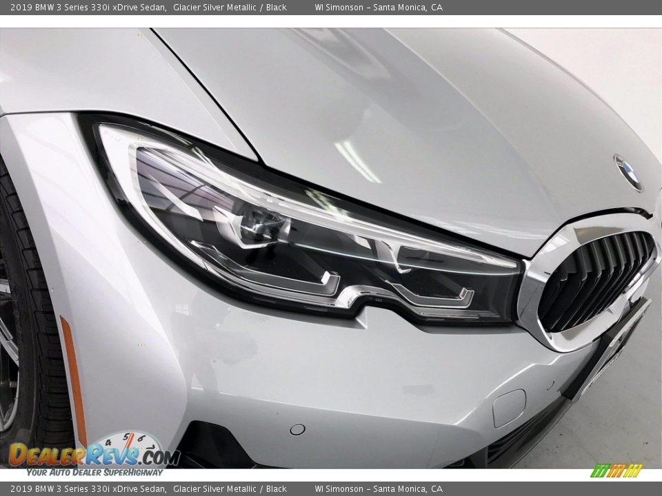 2019 BMW 3 Series 330i xDrive Sedan Glacier Silver Metallic / Black Photo #32