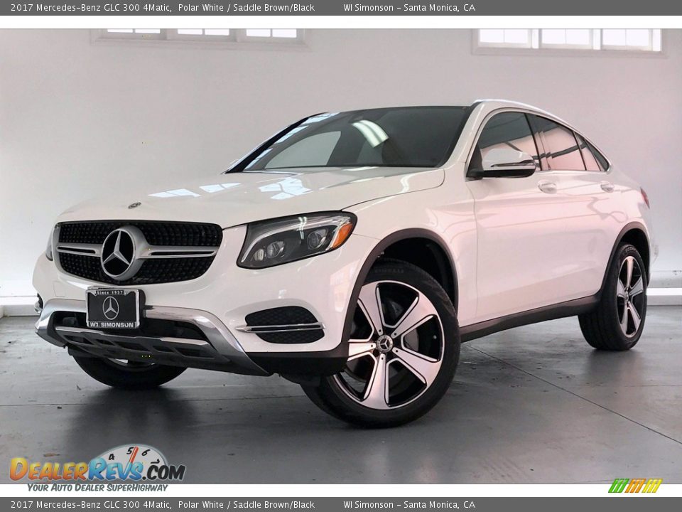 Front 3/4 View of 2017 Mercedes-Benz GLC 300 4Matic Photo #12