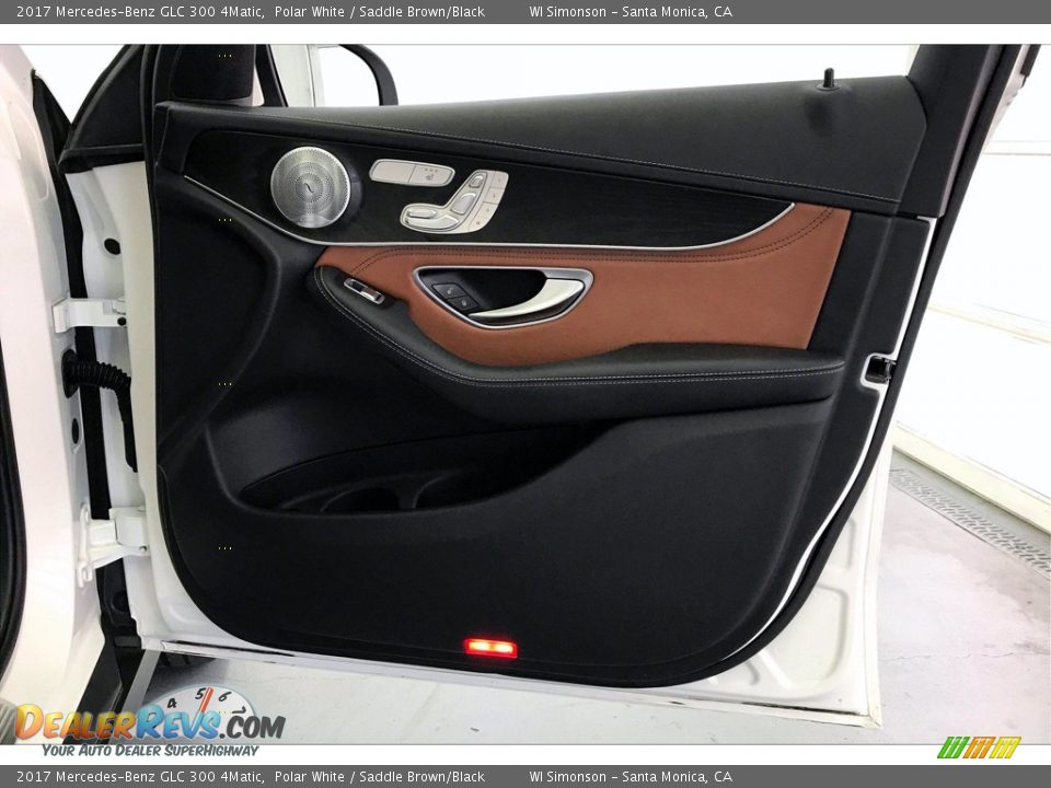 Door Panel of 2017 Mercedes-Benz GLC 300 4Matic Photo #30