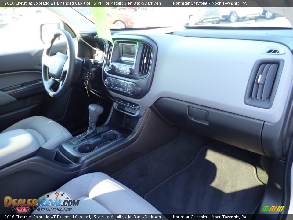 Dashboard of 2016 Chevrolet Colorado WT Extended Cab 4x4 Photo #15