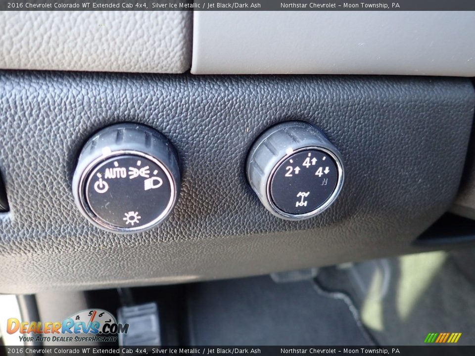 Controls of 2016 Chevrolet Colorado WT Extended Cab 4x4 Photo #25