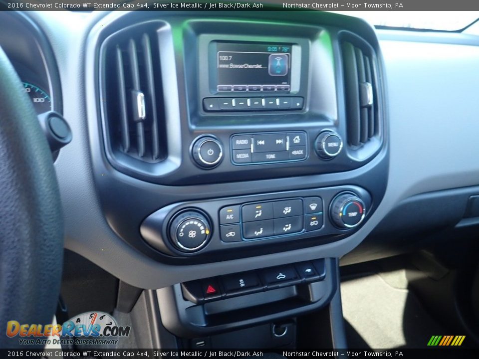 Controls of 2016 Chevrolet Colorado WT Extended Cab 4x4 Photo #27