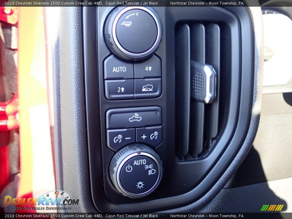 2019 Chevrolet Silverado 1500 Custom Crew Cab 4WD Cajun Red Tintcoat / Jet Black Photo #24