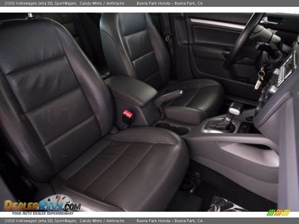 Front Seat of 2009 Volkswagen Jetta SEL SportWagen Photo #23