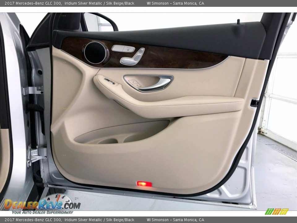 Door Panel of 2017 Mercedes-Benz GLC 300 Photo #30