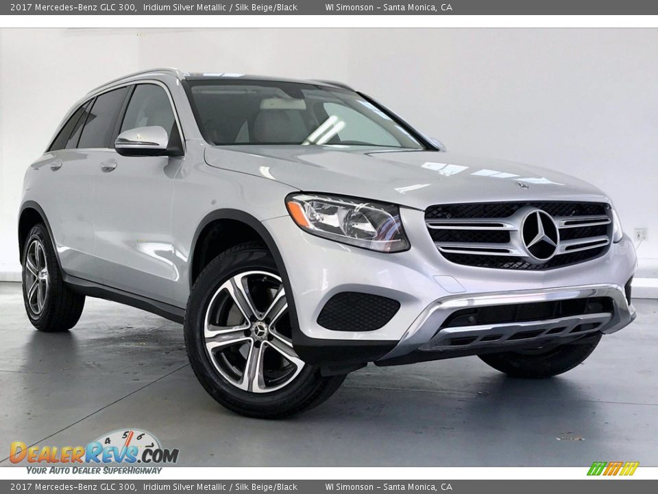 Front 3/4 View of 2017 Mercedes-Benz GLC 300 Photo #34