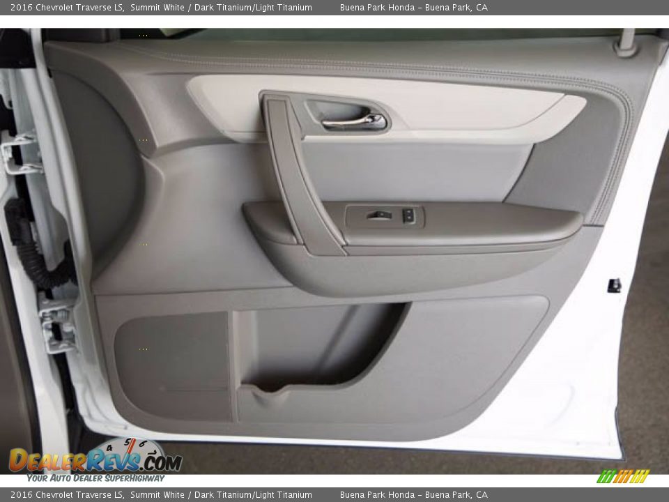 2016 Chevrolet Traverse LS Summit White / Dark Titanium/Light Titanium Photo #29