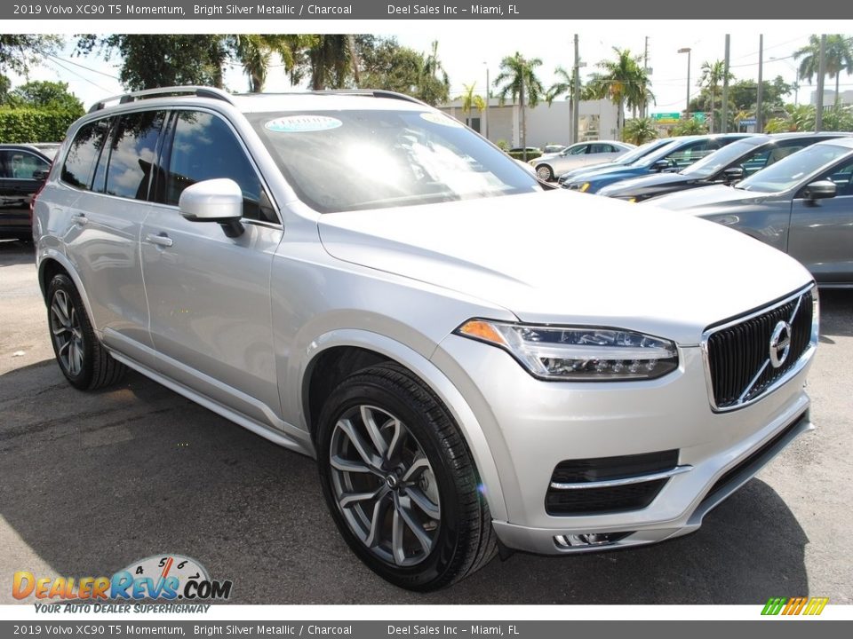 2019 Volvo XC90 T5 Momentum Bright Silver Metallic / Charcoal Photo #2