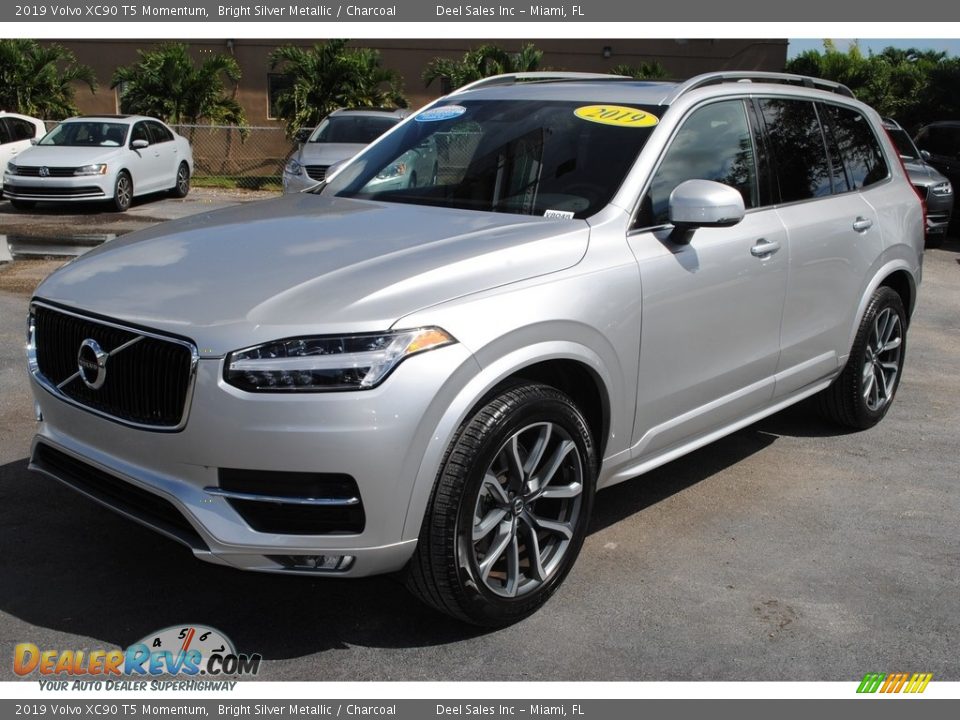 2019 Volvo XC90 T5 Momentum Bright Silver Metallic / Charcoal Photo #4