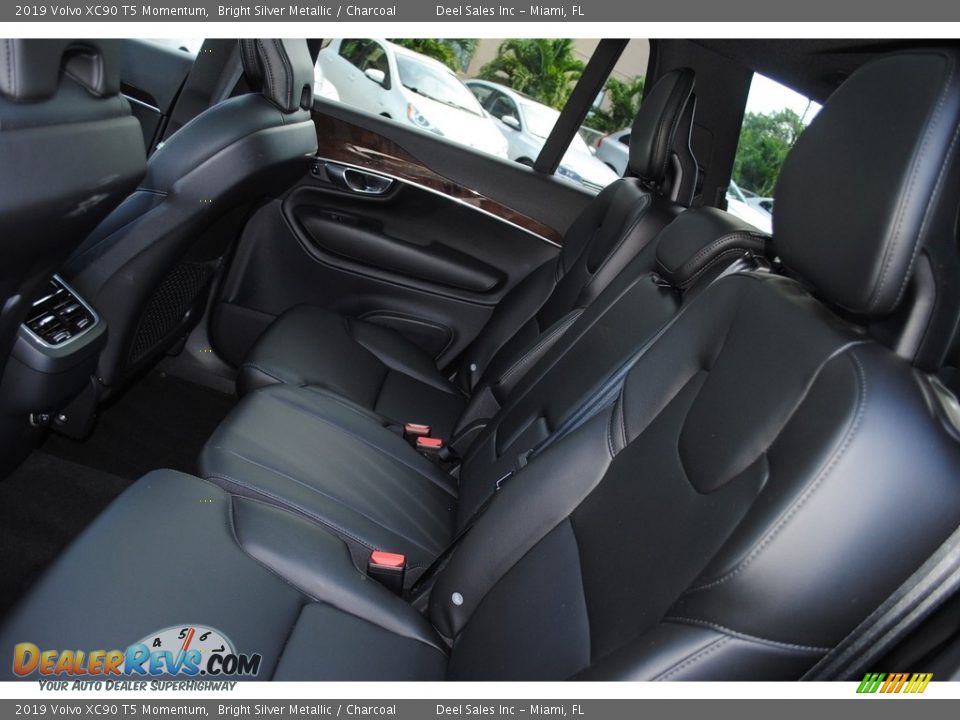 2019 Volvo XC90 T5 Momentum Bright Silver Metallic / Charcoal Photo #11