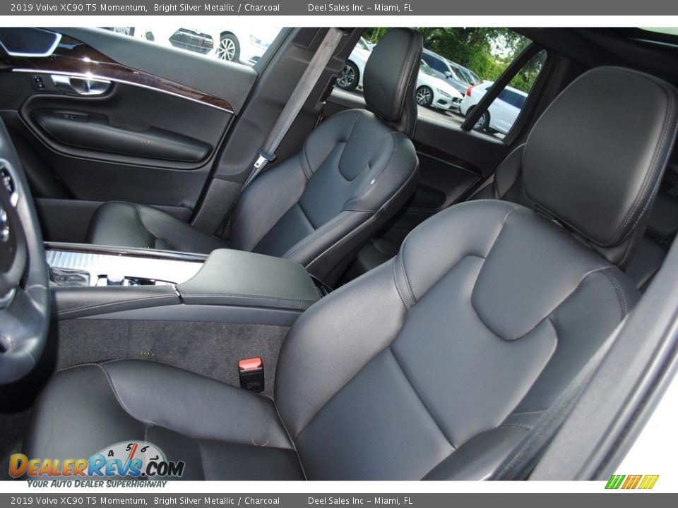 Front Seat of 2019 Volvo XC90 T5 Momentum Photo #13