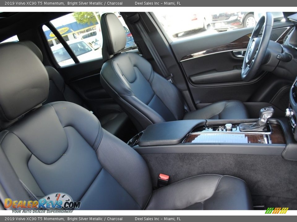 2019 Volvo XC90 T5 Momentum Bright Silver Metallic / Charcoal Photo #18