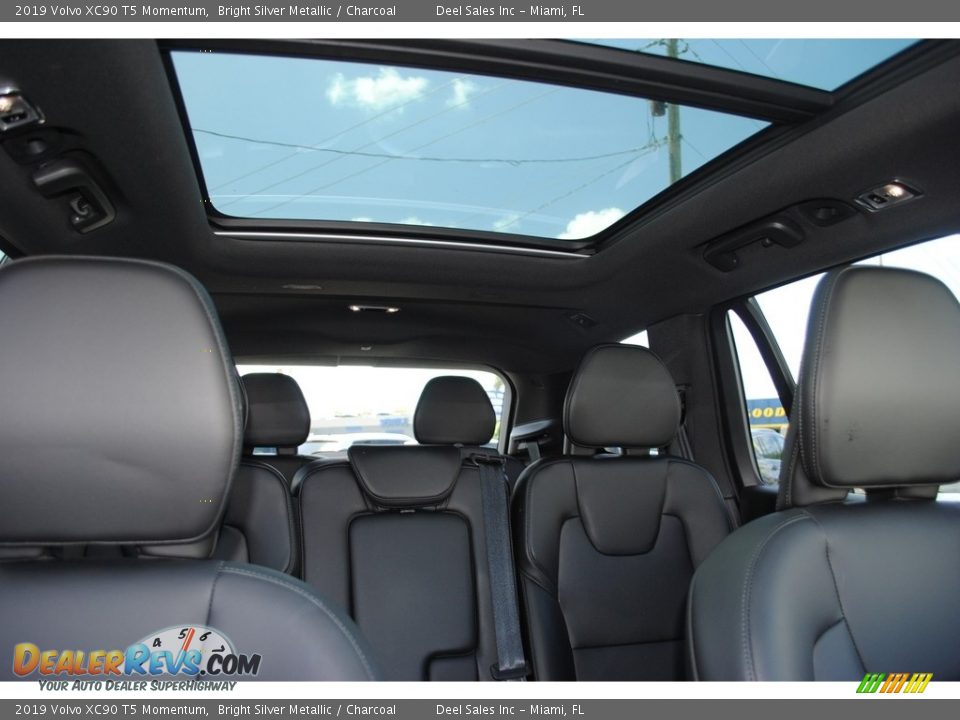 2019 Volvo XC90 T5 Momentum Bright Silver Metallic / Charcoal Photo #19