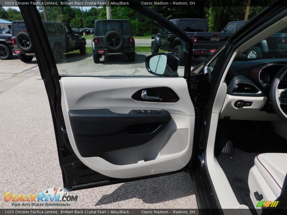 2020 Chrysler Pacifica Limited Brilliant Black Crystal Pearl / Alloy/Black Photo #8