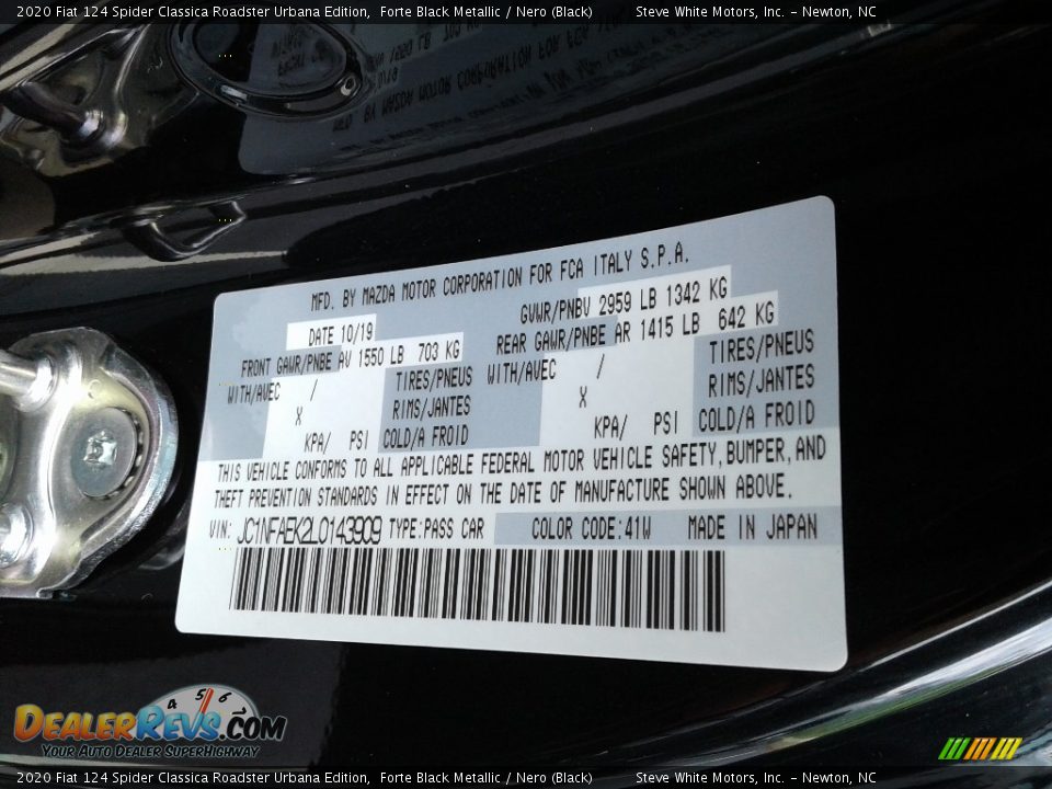 2020 Fiat 124 Spider Classica Roadster Urbana Edition Forte Black Metallic / Nero (Black) Photo #25