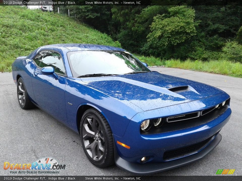 Front 3/4 View of 2019 Dodge Challenger R/T Photo #4