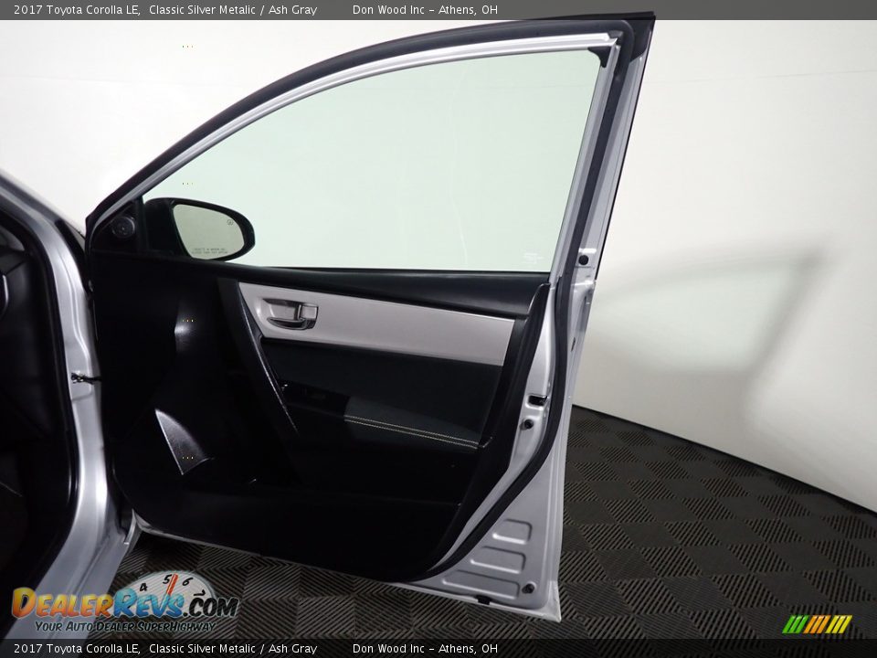 2017 Toyota Corolla LE Classic Silver Metalic / Ash Gray Photo #24