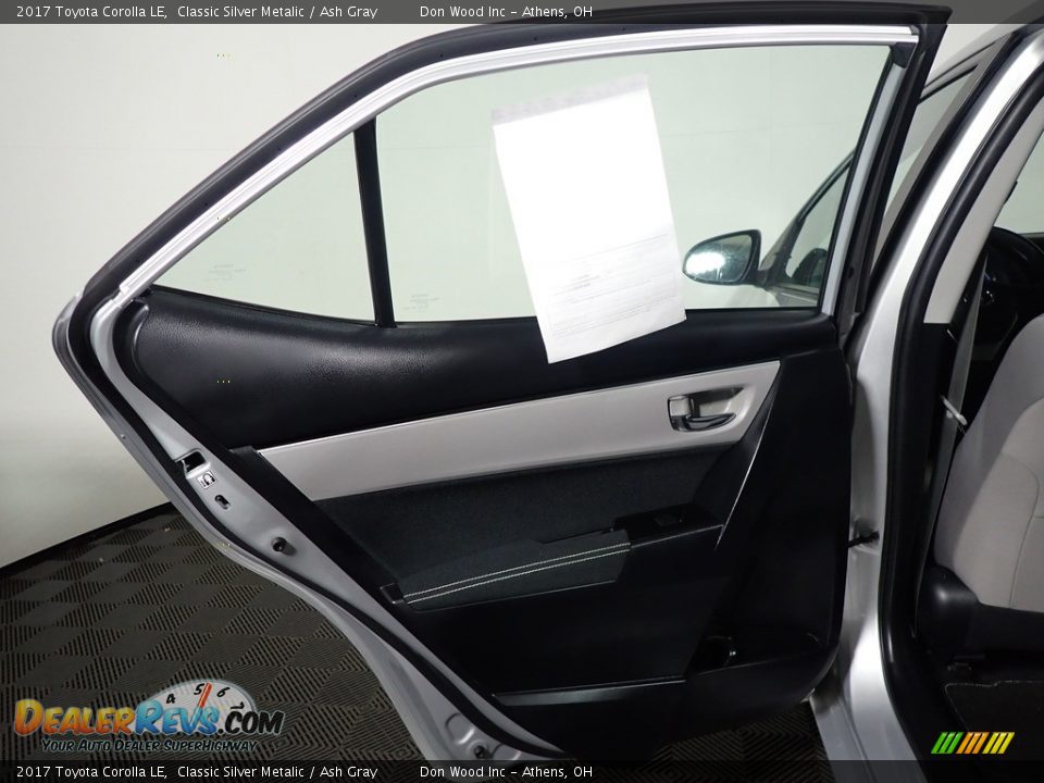 2017 Toyota Corolla LE Classic Silver Metalic / Ash Gray Photo #26