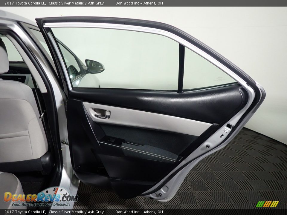 2017 Toyota Corolla LE Classic Silver Metalic / Ash Gray Photo #28