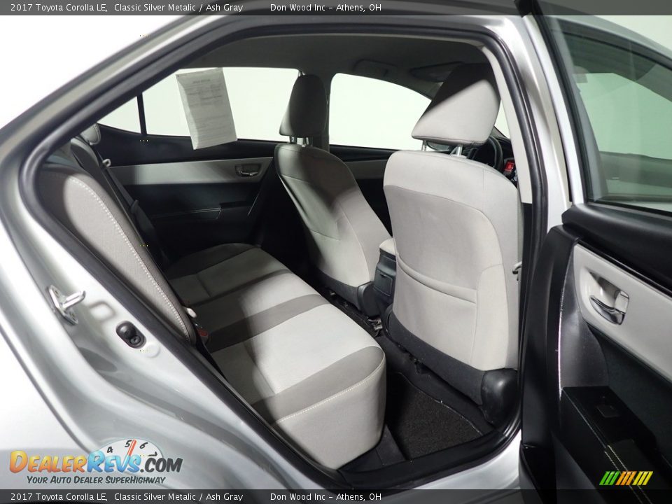 2017 Toyota Corolla LE Classic Silver Metalic / Ash Gray Photo #29