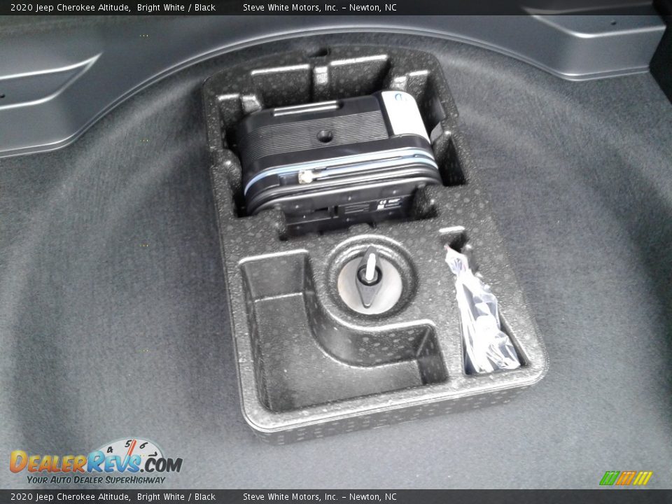 2020 Jeep Cherokee Altitude Bright White / Black Photo #15