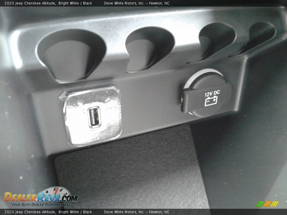 2020 Jeep Cherokee Altitude Bright White / Black Photo #29