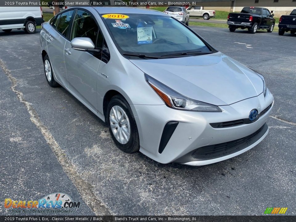 Front 3/4 View of 2019 Toyota Prius L Eco Photo #4