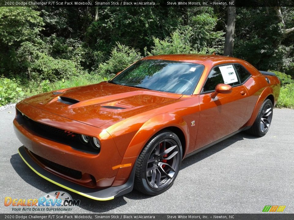 Front 3/4 View of 2020 Dodge Challenger R/T Scat Pack Widebody Photo #2