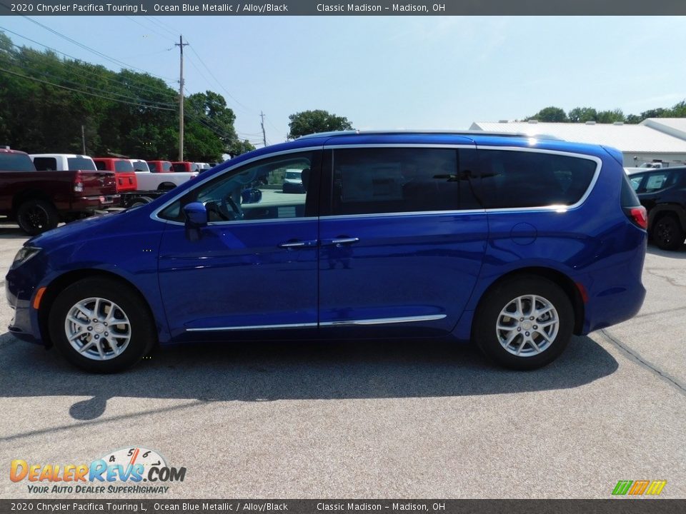 2020 Chrysler Pacifica Touring L Ocean Blue Metallic / Alloy/Black Photo #4