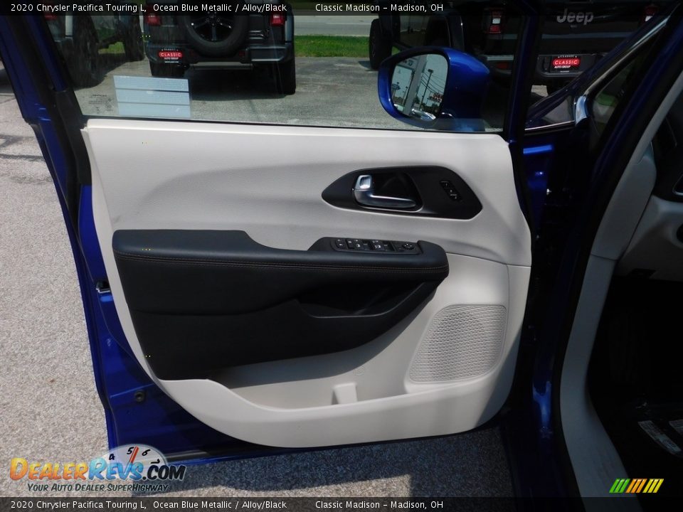 2020 Chrysler Pacifica Touring L Ocean Blue Metallic / Alloy/Black Photo #8