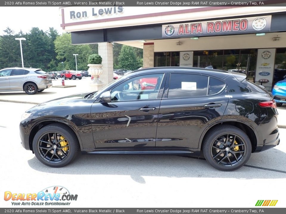 2020 Alfa Romeo Stelvio TI Sport AWD Vulcano Black Metallic / Black Photo #10