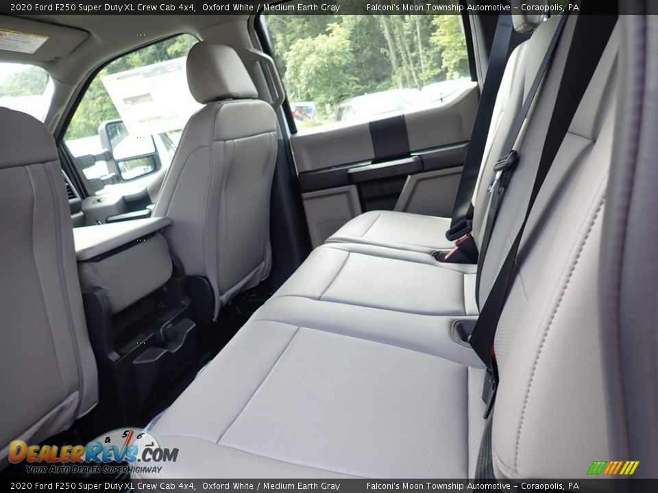 2020 Ford F250 Super Duty XL Crew Cab 4x4 Oxford White / Medium Earth Gray Photo #7