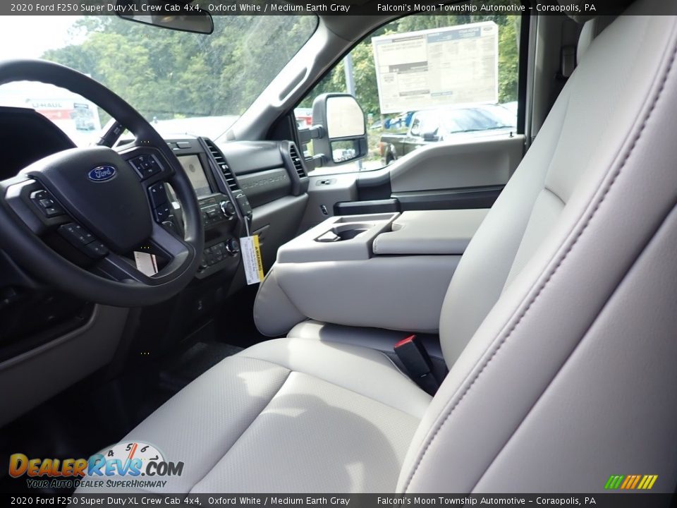 2020 Ford F250 Super Duty XL Crew Cab 4x4 Oxford White / Medium Earth Gray Photo #9