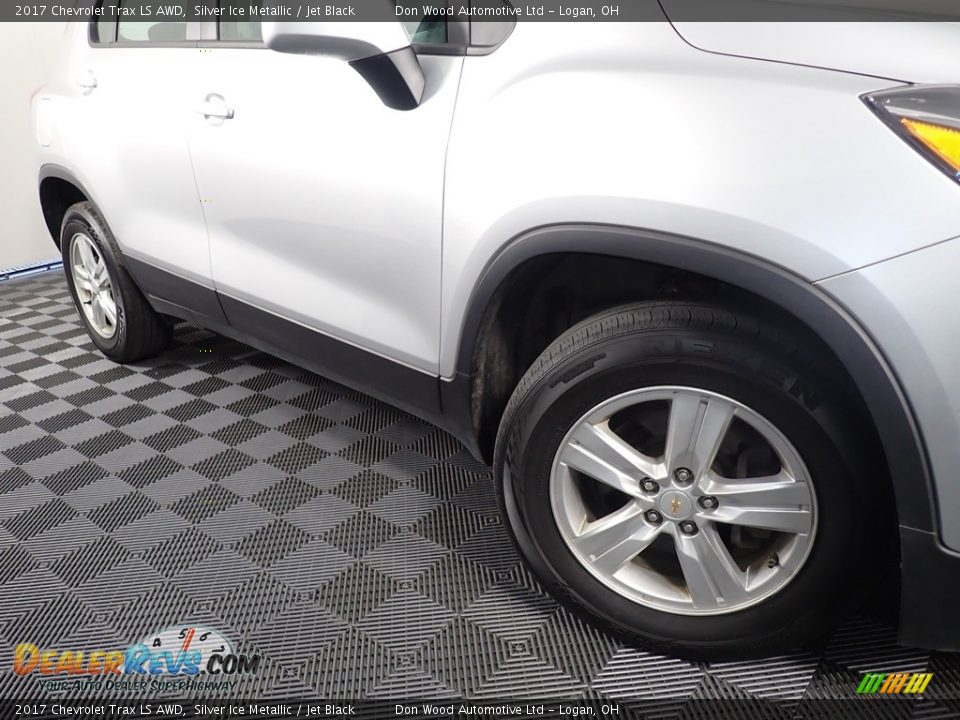 2017 Chevrolet Trax LS AWD Silver Ice Metallic / Jet Black Photo #4