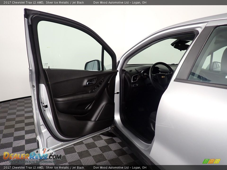 2017 Chevrolet Trax LS AWD Silver Ice Metallic / Jet Black Photo #27