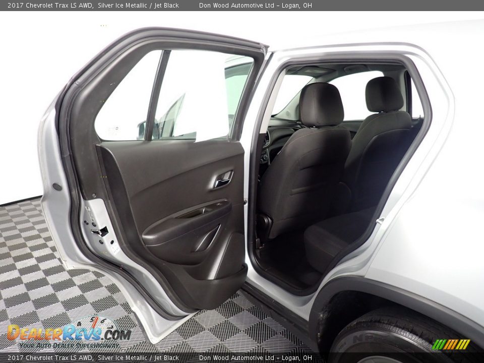 2017 Chevrolet Trax LS AWD Silver Ice Metallic / Jet Black Photo #30