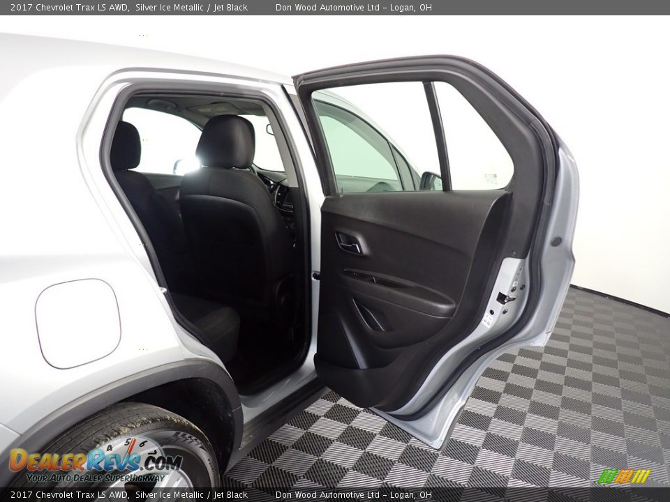 2017 Chevrolet Trax LS AWD Silver Ice Metallic / Jet Black Photo #33