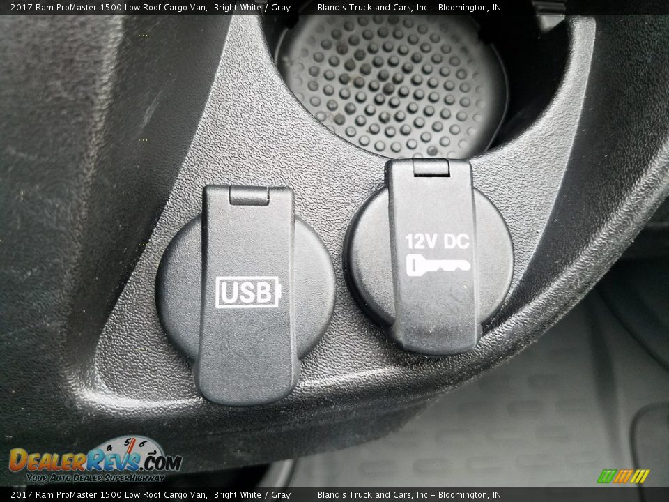2017 Ram ProMaster 1500 Low Roof Cargo Van Bright White / Gray Photo #31