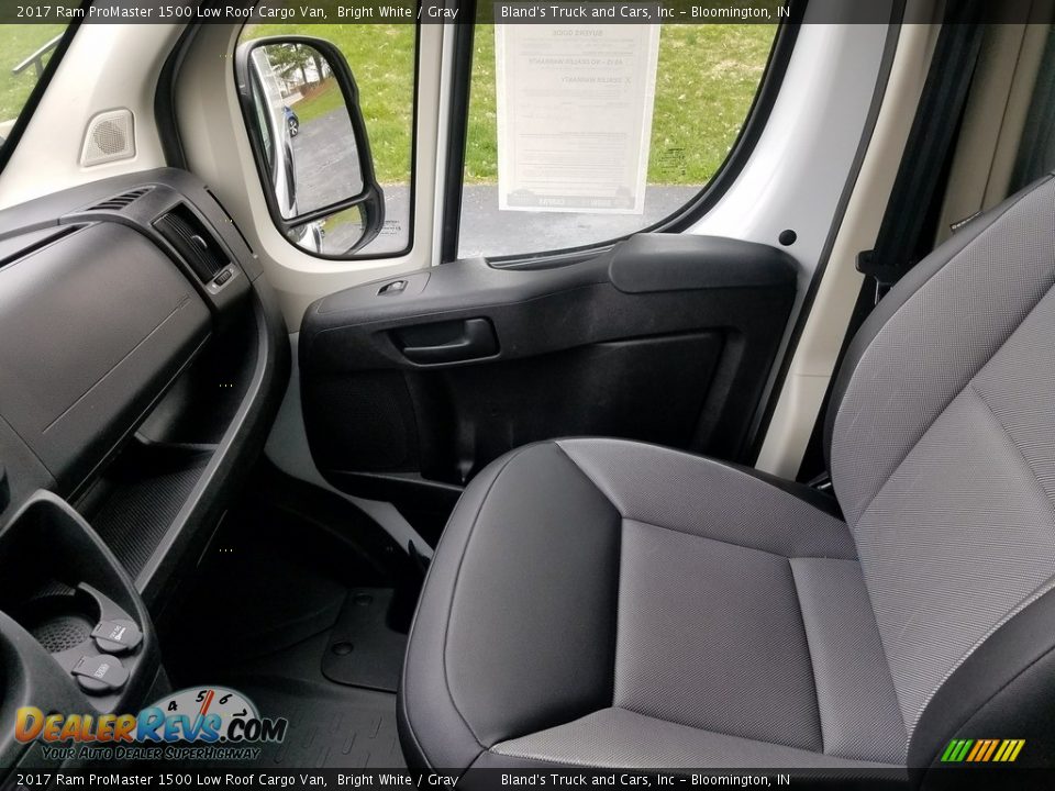 2017 Ram ProMaster 1500 Low Roof Cargo Van Bright White / Gray Photo #34