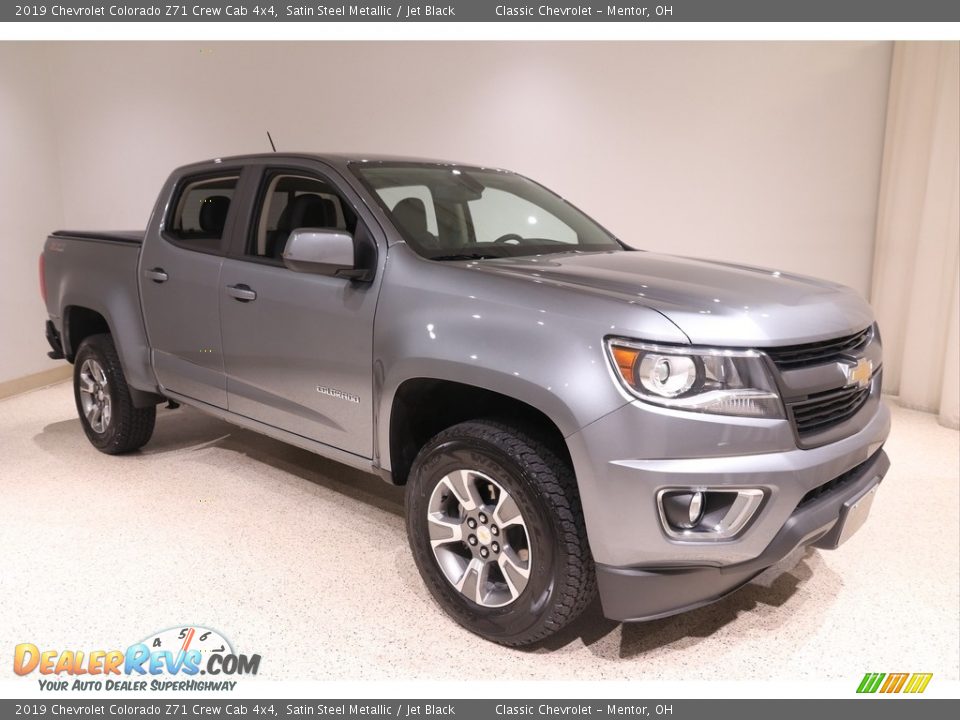 Front 3/4 View of 2019 Chevrolet Colorado Z71 Crew Cab 4x4 Photo #1