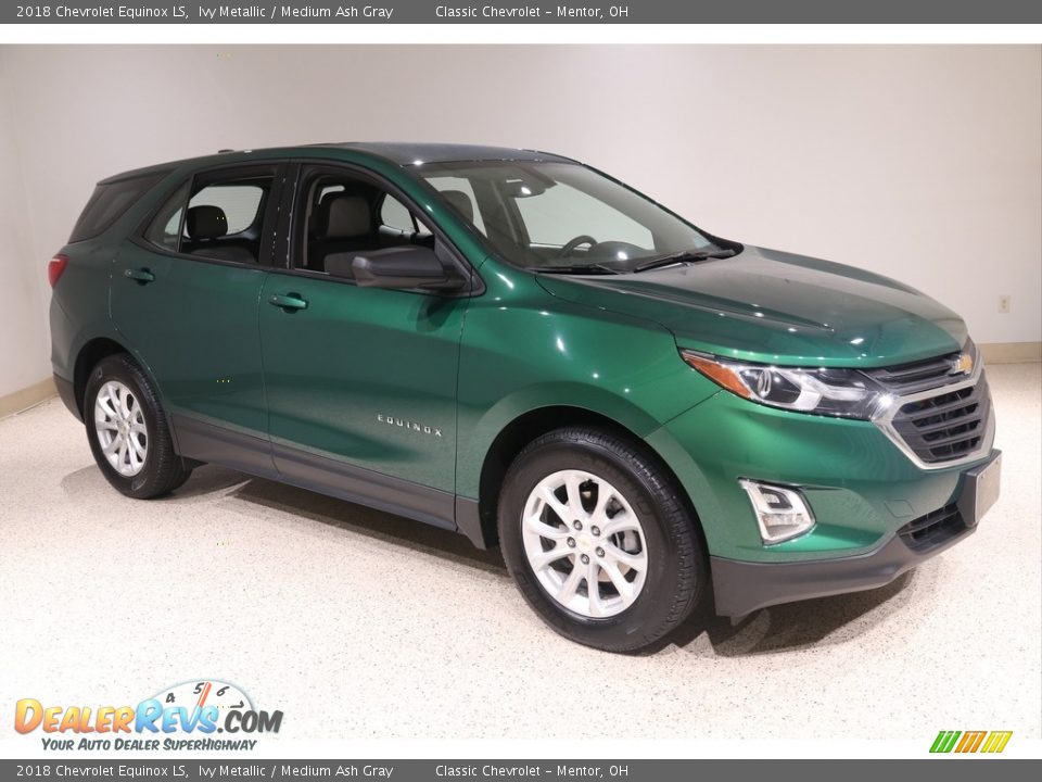 Front 3/4 View of 2018 Chevrolet Equinox LS Photo #1