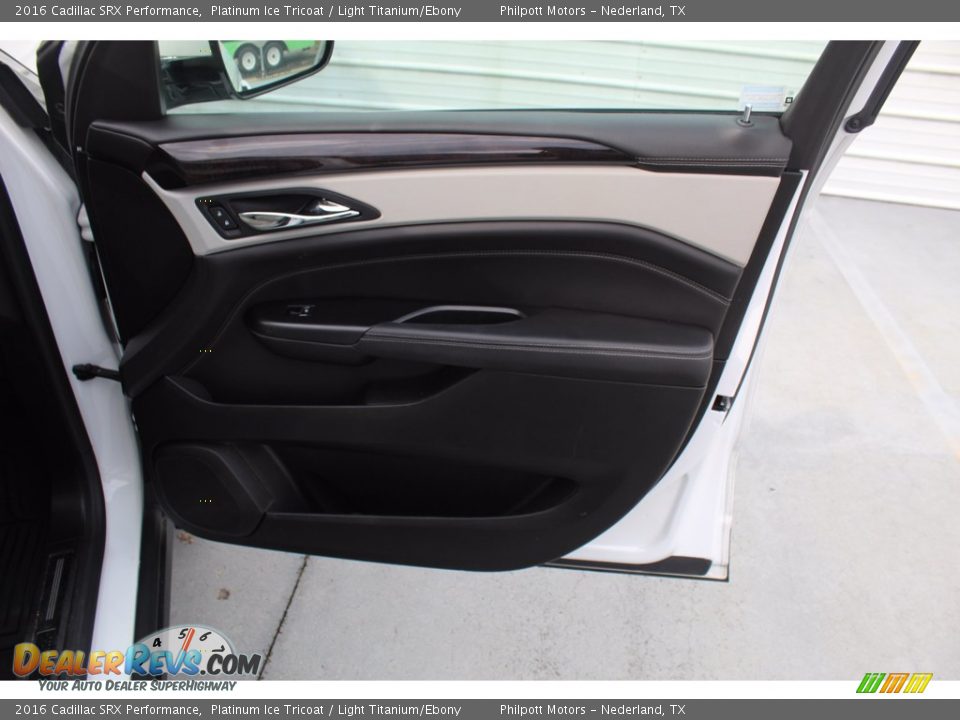 2016 Cadillac SRX Performance Platinum Ice Tricoat / Light Titanium/Ebony Photo #33