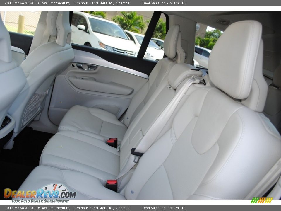 2018 Volvo XC90 T6 AWD Momentum Luminous Sand Metallic / Charcoal Photo #11