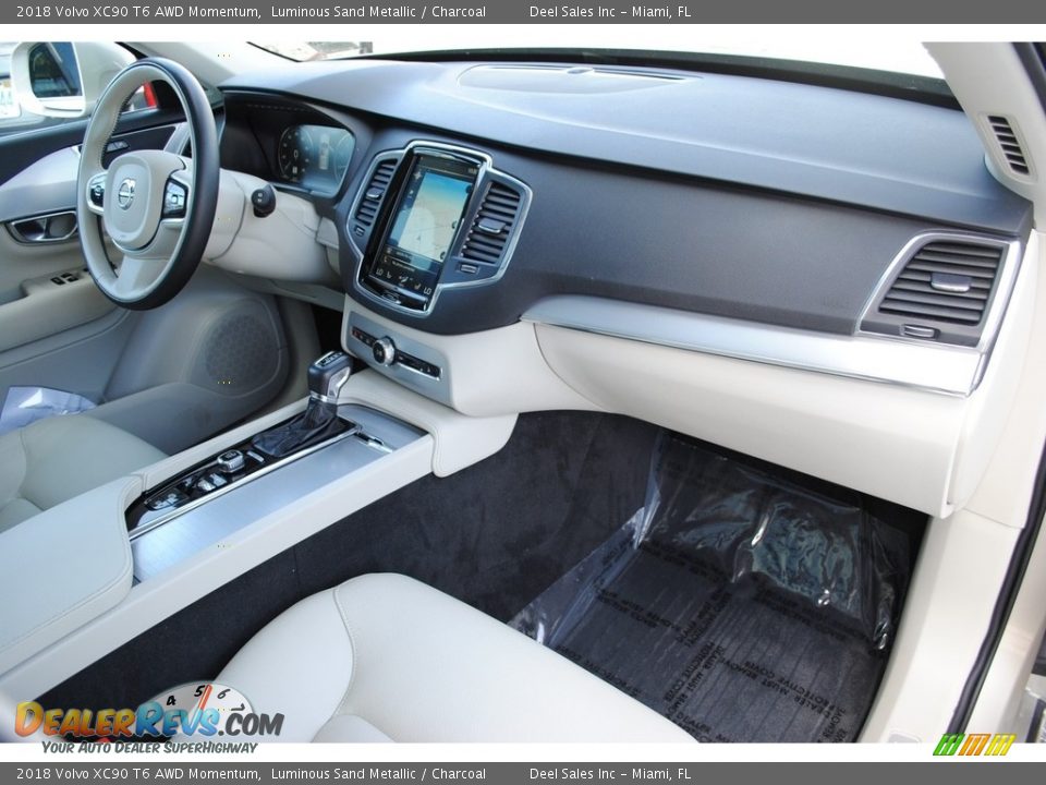 2018 Volvo XC90 T6 AWD Momentum Luminous Sand Metallic / Charcoal Photo #17